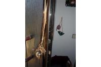 Einbruchversuch bei Haustür braun